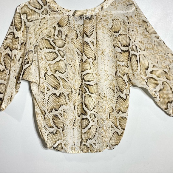 A.N.A Women’s L Snakeskin Print Blouse Pullover Pintuck Detail V-Neck 3/4 Sleeve - Picture 10 of 16